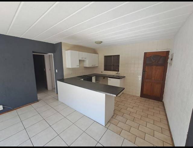 2 BEDROOM APARTMENT FOR SALE IN HELDERKRUIN